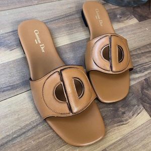 Meet your Posher, Ozlem